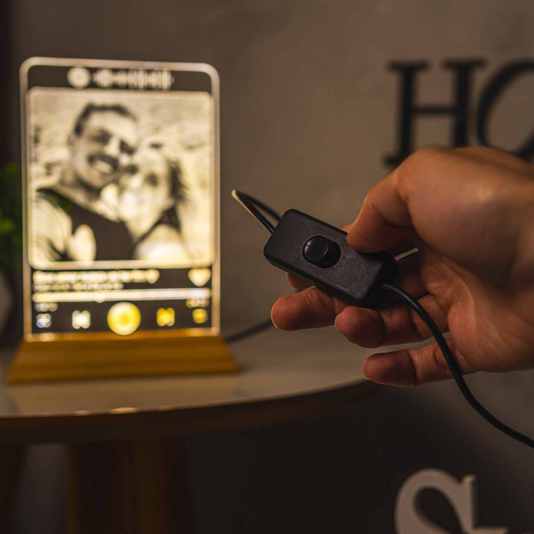 Luminária Spotify - Personalizada com Foto, Frase, Nomes e Música